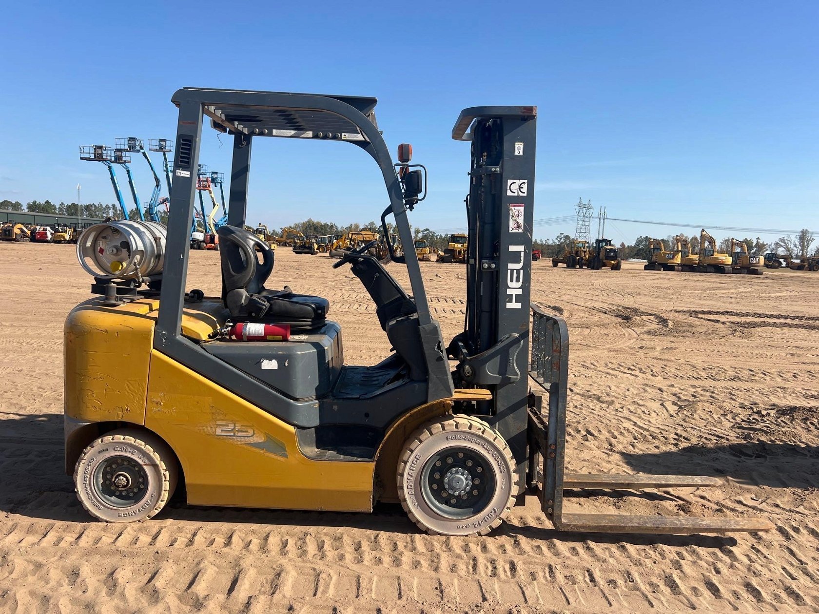 HELI 25 STRAIGHT MAST FORKLIFT