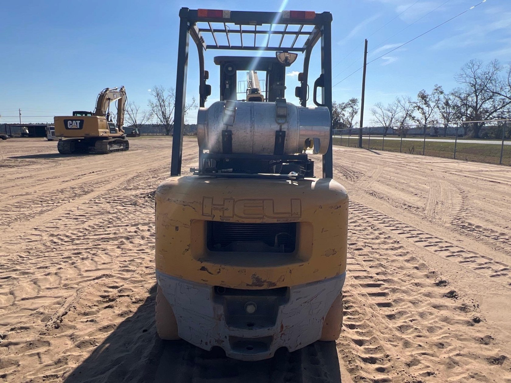 HELI 25 STRAIGHT MAST FORKLIFT