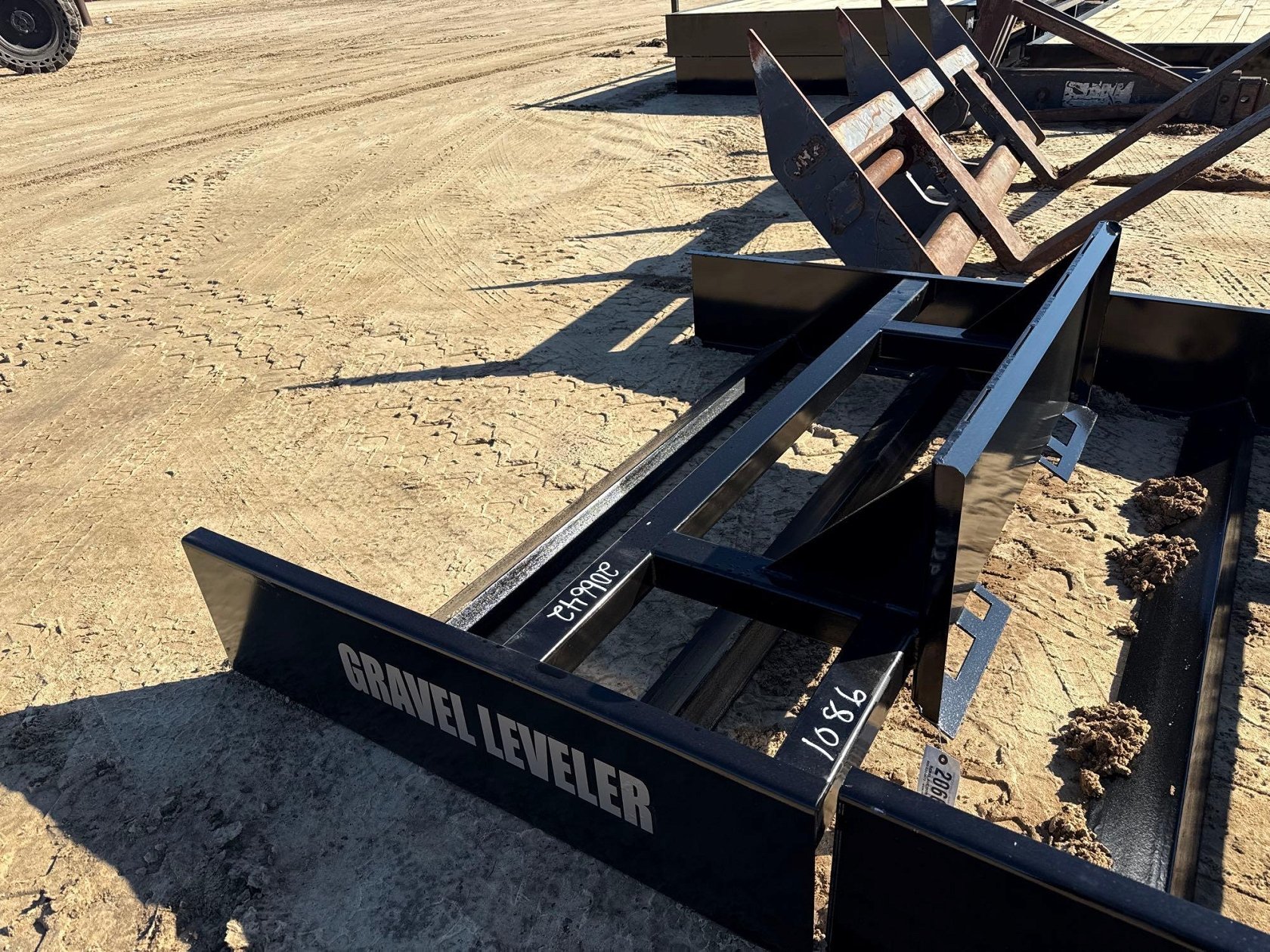 UNUSED X-STAR GRAVEL LEVELER
