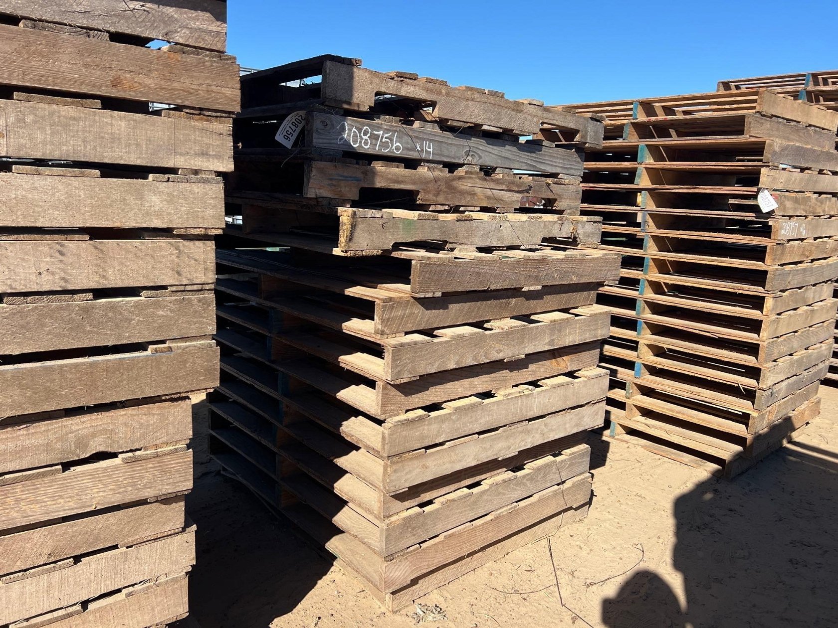 (14) WOOD PALLETS