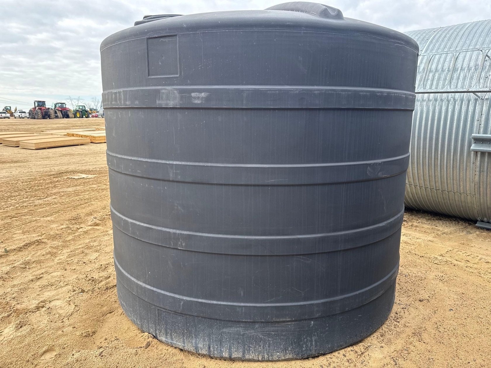 2500 GALLON WATER TANK W/RELEASE VALVE