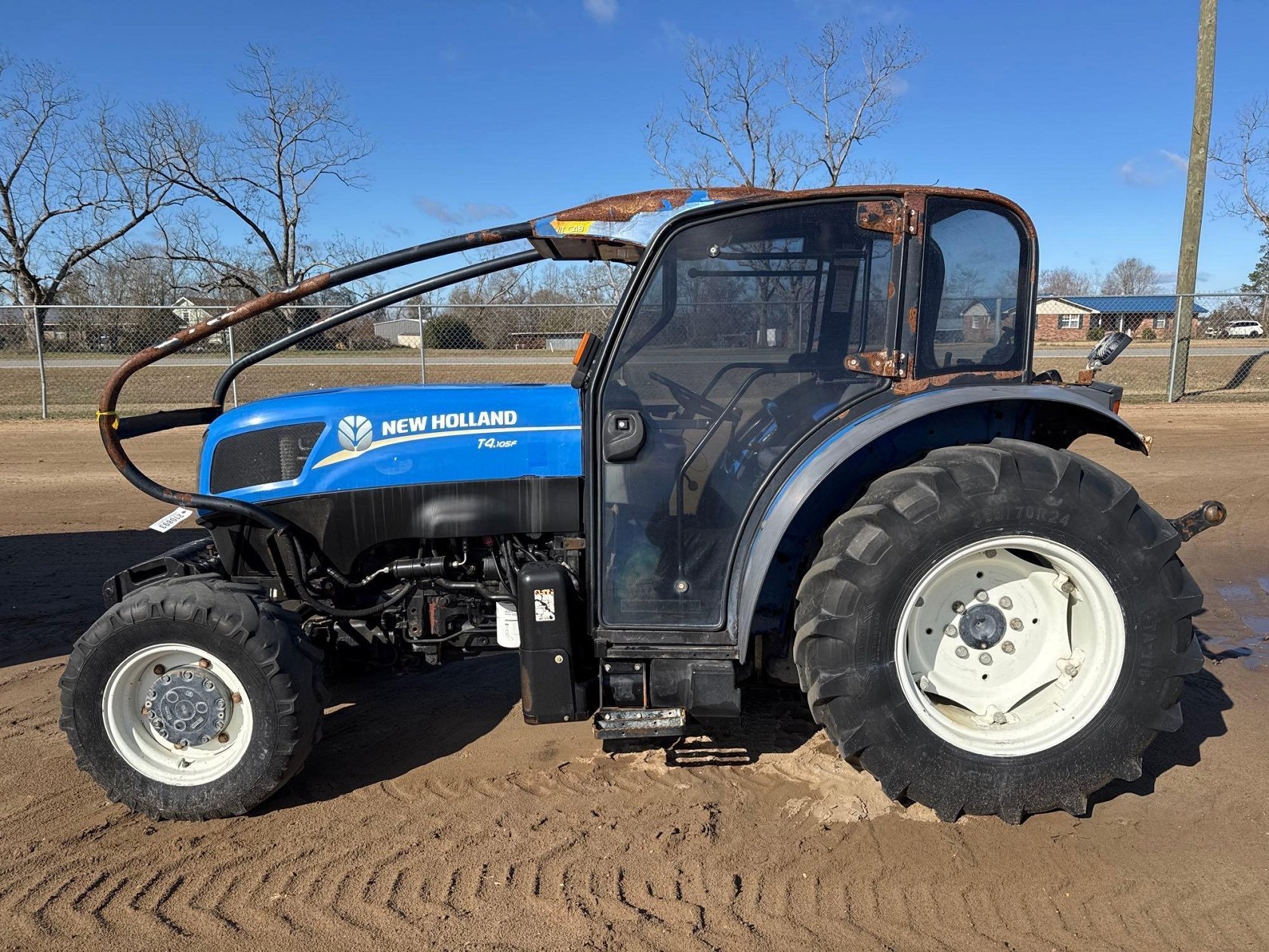 NEW HOLLAND T4.105F TRACTOR