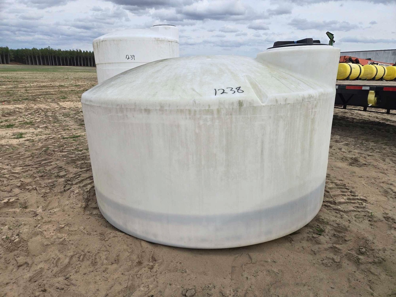 1100 GAL PLASTIC STORAGE CONTAINER