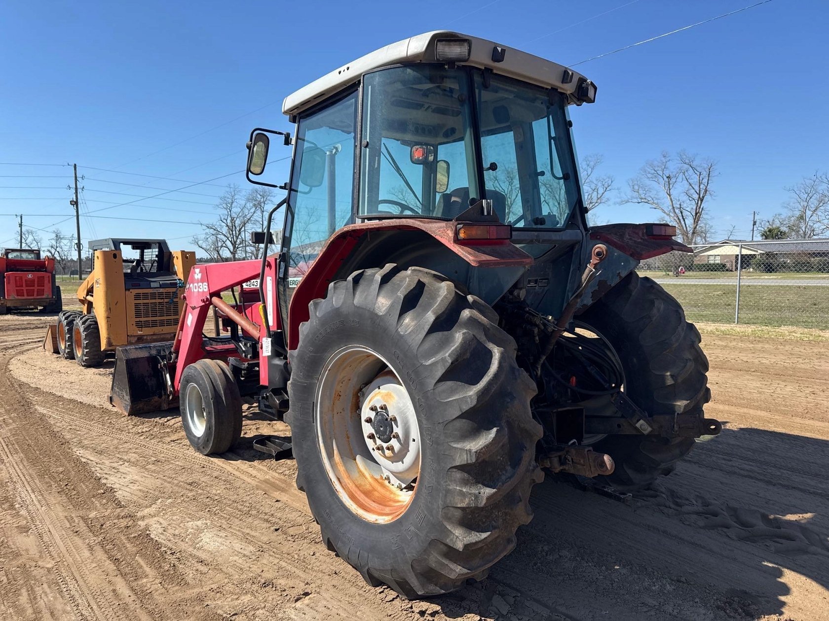 Mf 4243 MASSEY FERGUSON 4243 TRACTOR