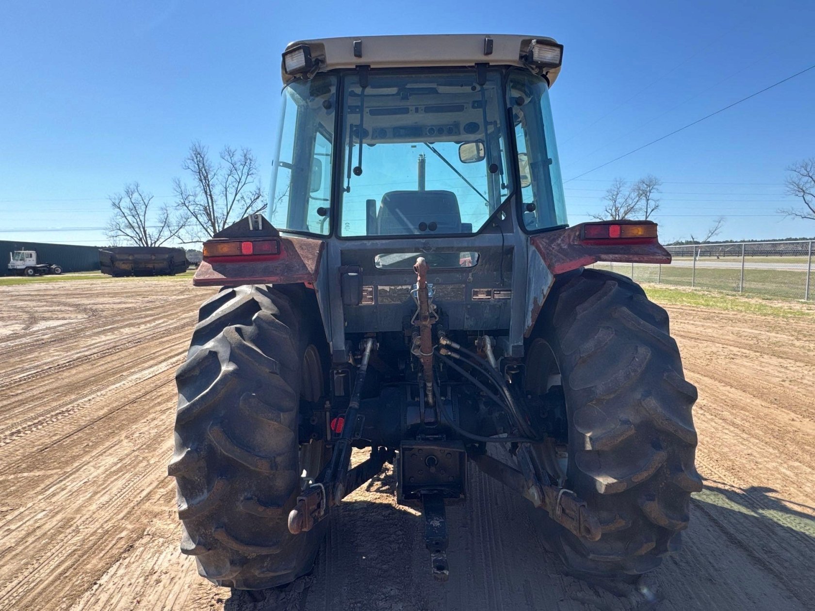Mf 4243 MASSEY FERGUSON 4243 TRACTOR