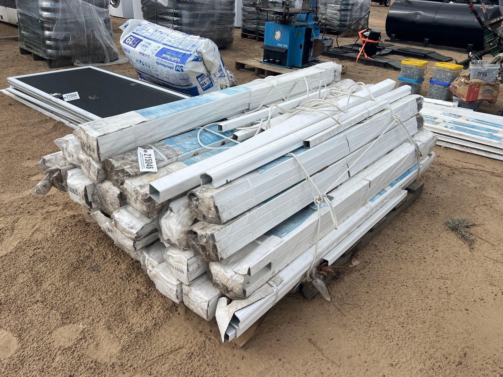 Armorguard Railing APPROX (25) ASSORTED ARMORGUARD COMPOSITE RAILING