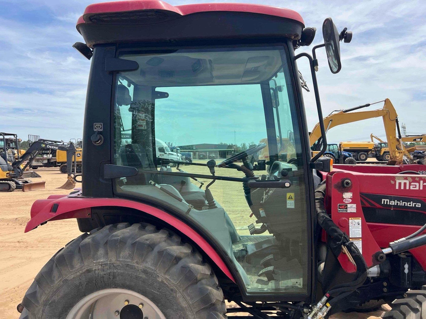 MAHINDRA 2538 TRACTOR