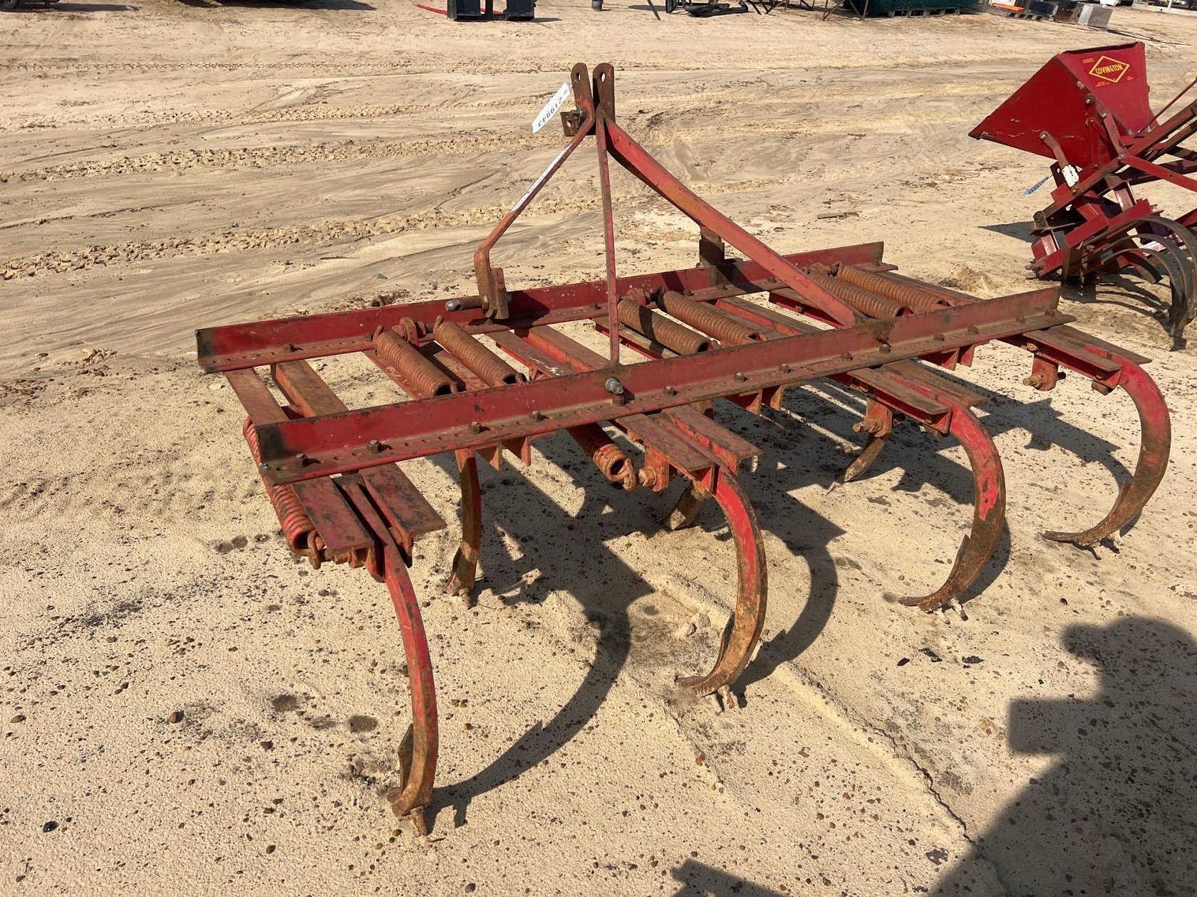 7 SHANK CHISEL PLOW