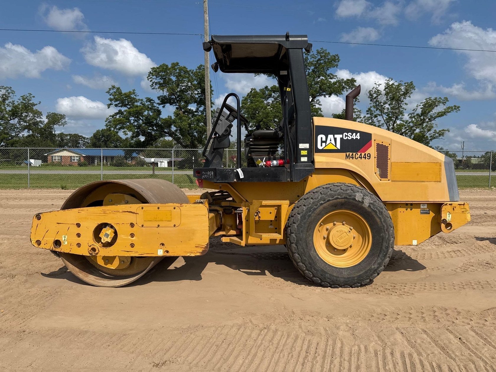 2013 CATERPILLAR CS44 SMOOTH DRUM ROLLER