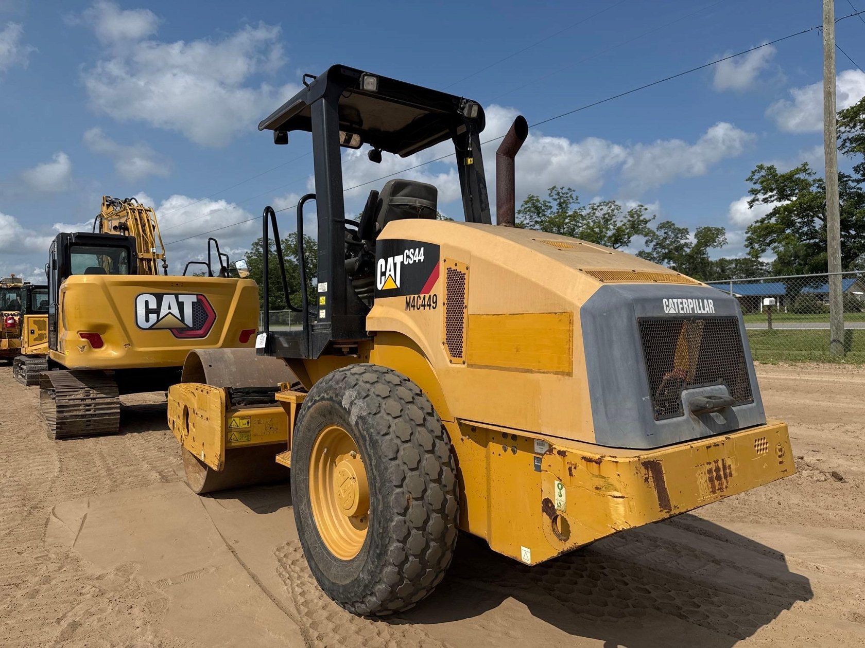 2013 CATERPILLAR CS44 SMOOTH DRUM ROLLER